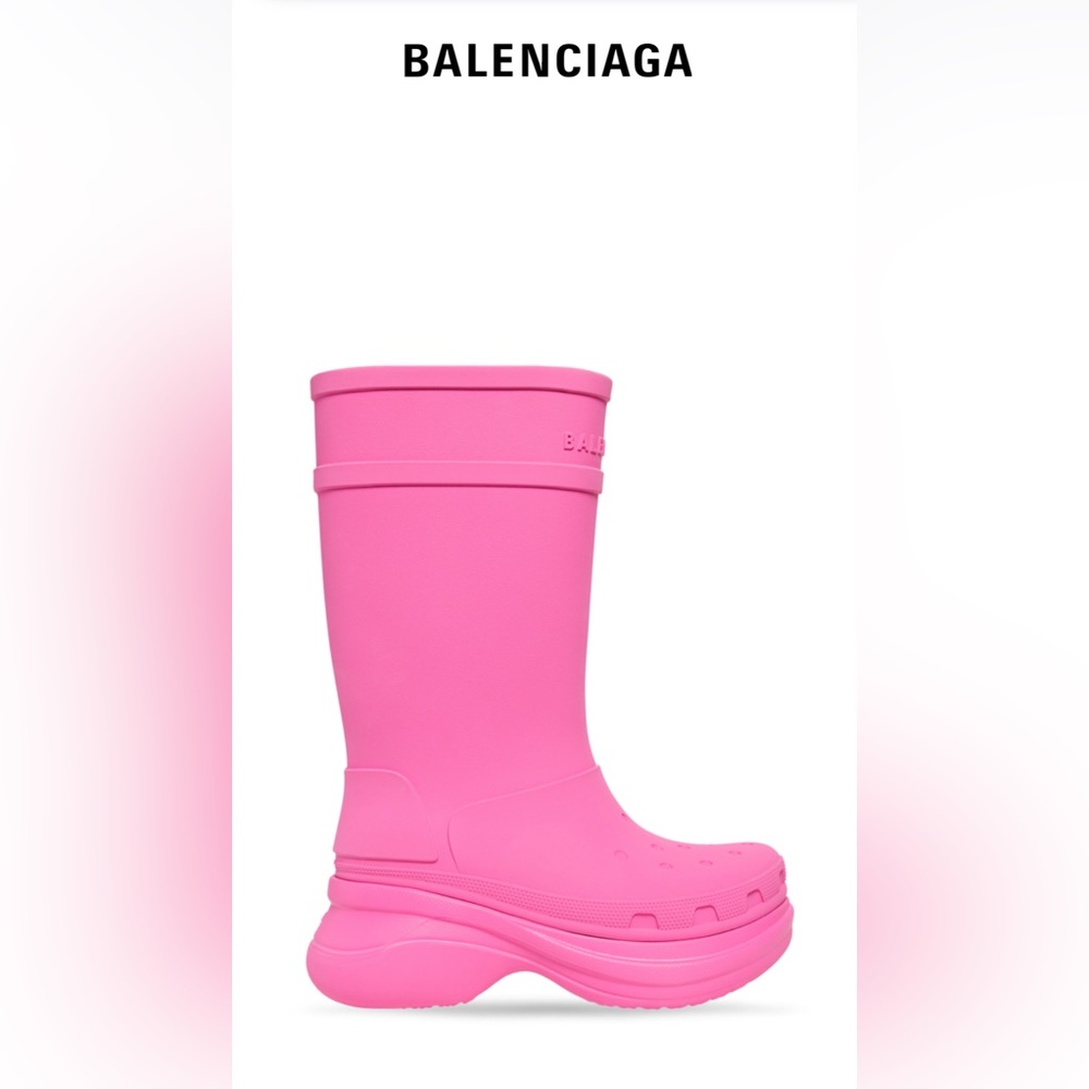 WOMEN'S CROCS™ BOOT IN BRIGHT PINK